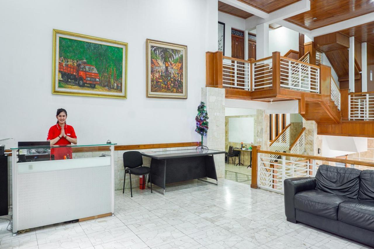 Oyo 1209 Tirtasari Nice Guesthouse Bandung Bagian luar foto