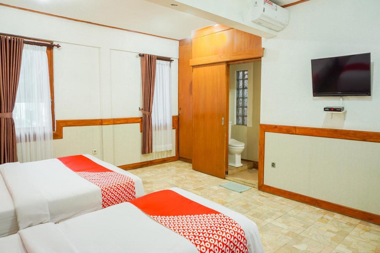 Oyo 1209 Tirtasari Nice Guesthouse Bandung Bagian luar foto