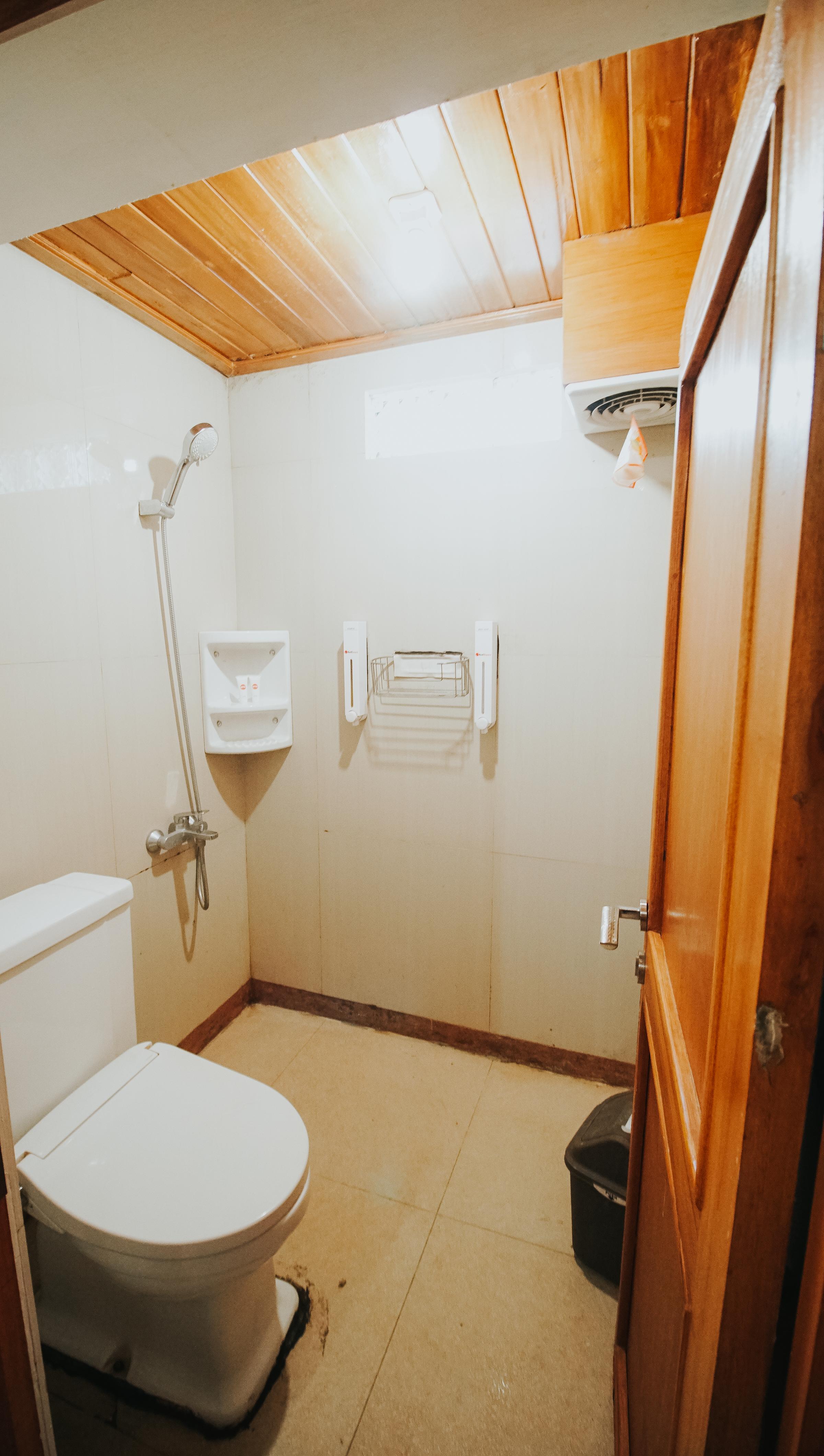 Oyo 1209 Tirtasari Nice Guesthouse Bandung Bagian luar foto