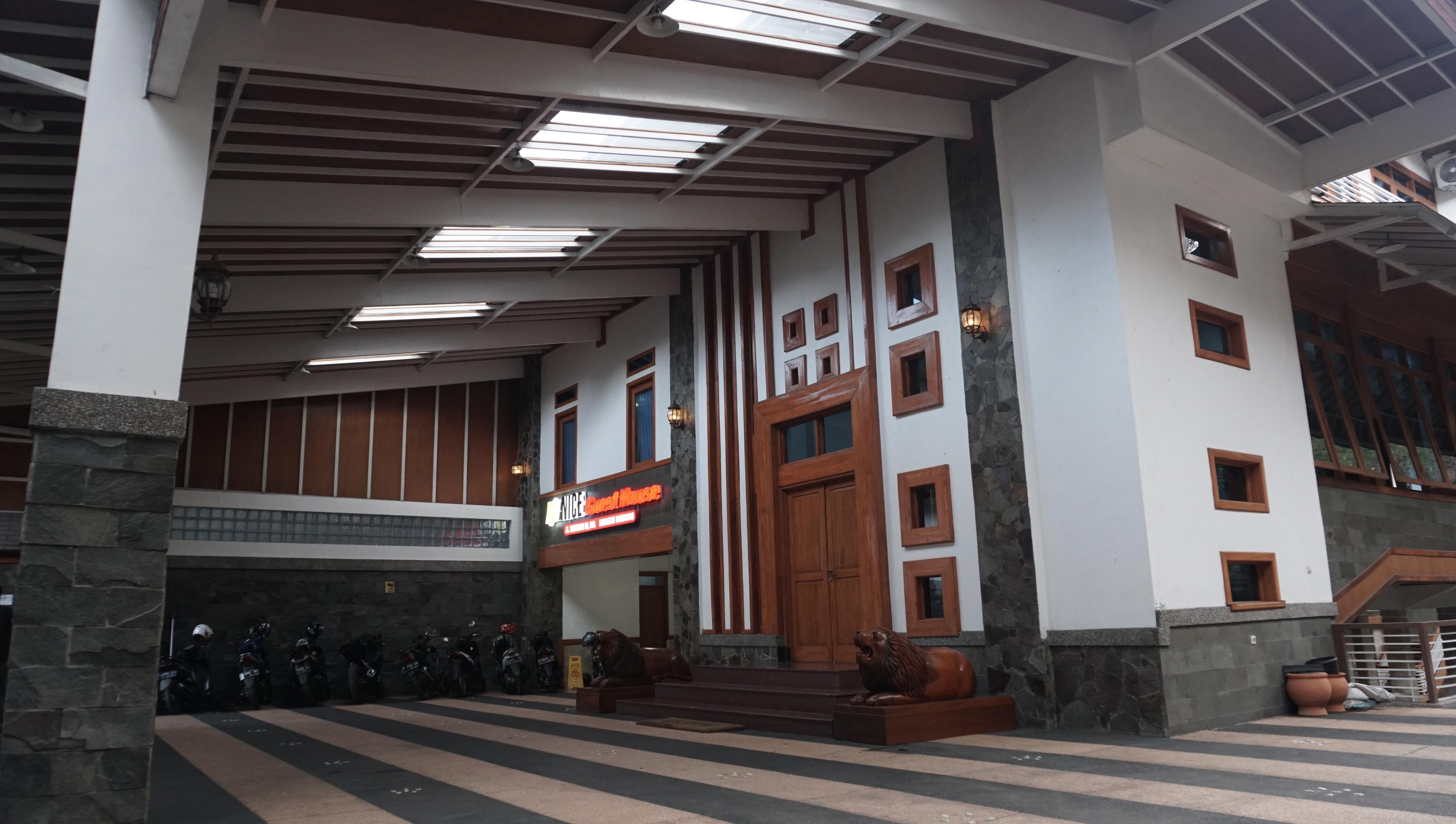 Oyo 1209 Tirtasari Nice Guesthouse Bandung Bagian luar foto