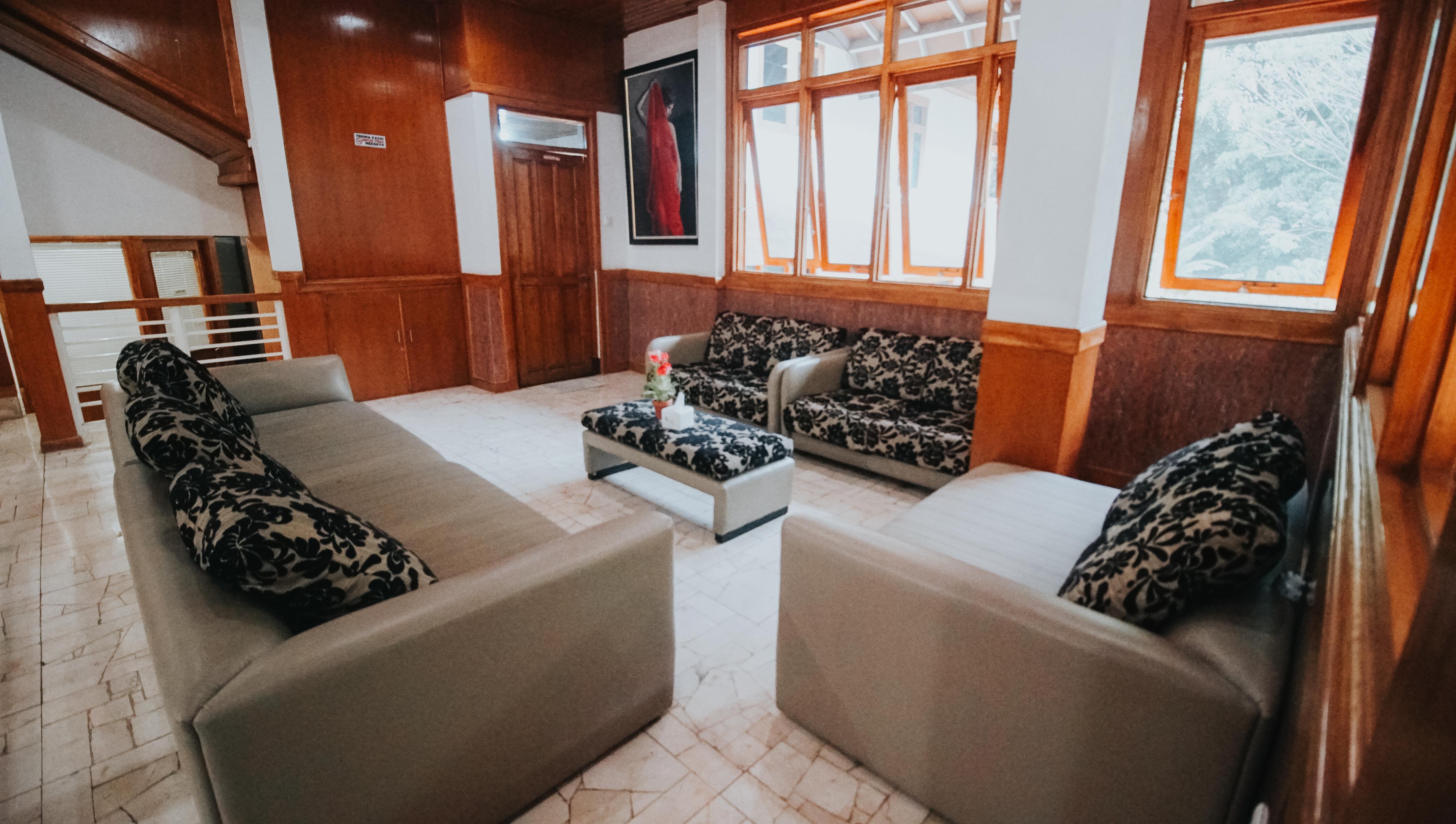 Oyo 1209 Tirtasari Nice Guesthouse Bandung Bagian luar foto